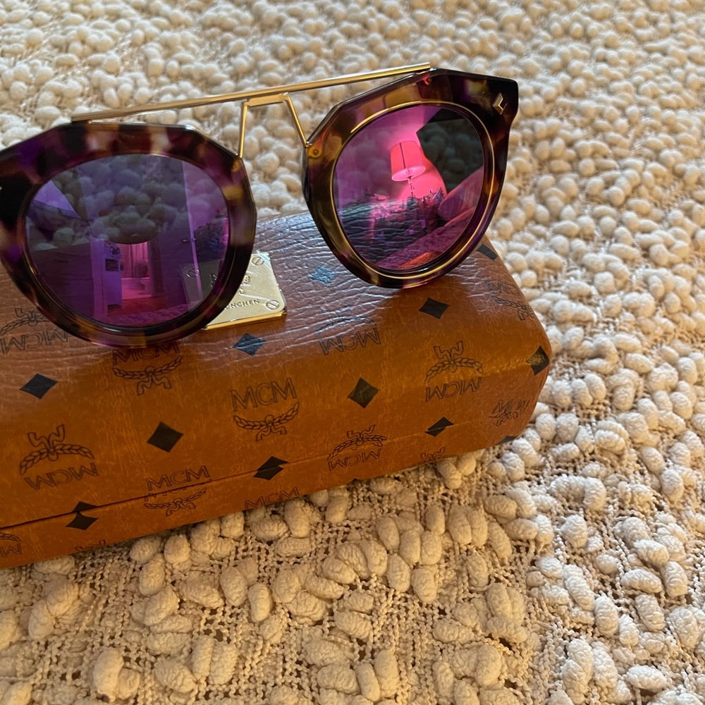 McM polarized sunglasses with case and cleaning cloth.